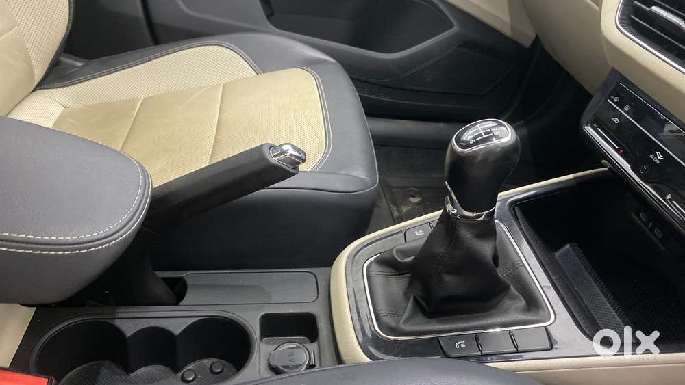 Skoda Slavia Style 1.0l Tsi Mt, 2023, Petrol