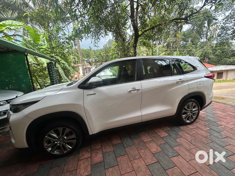 Toyota Innova Hycross 2024 Well Maintained