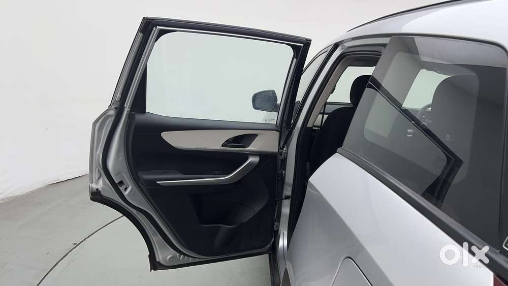 Mahindra Xuv700 2.2 Ax 3 Diesel Mt 7 Str, 2022, Diesel