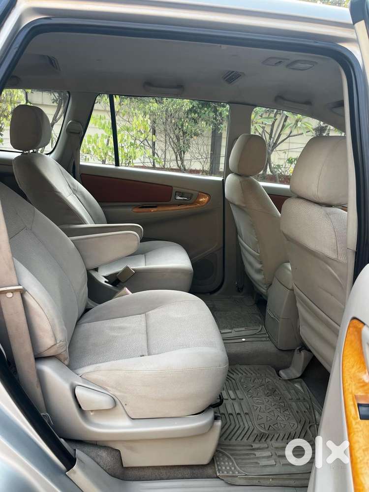 Toyota Innova 2.5 V 7 Str, 2010, Diesel