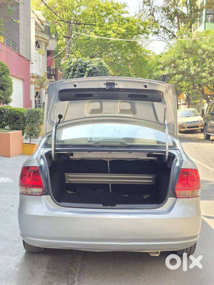Volkswagen Vento 2010-2013 Petrol Highline, 2011, Petrol