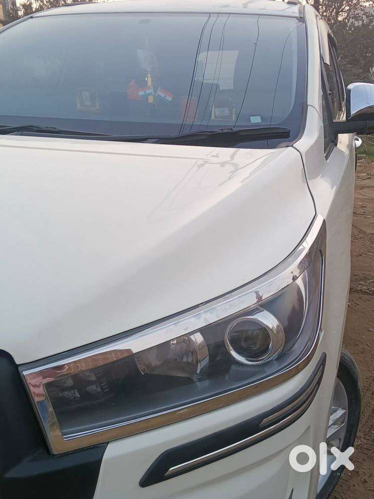 Toyota Innova Crysta 2.4 G Plus Mt 8 Str, 2020