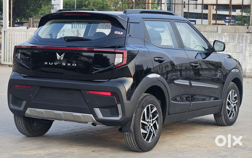 Mahindra Xuv 3xo Ax5 Pm Mt, 2024, Petrol
