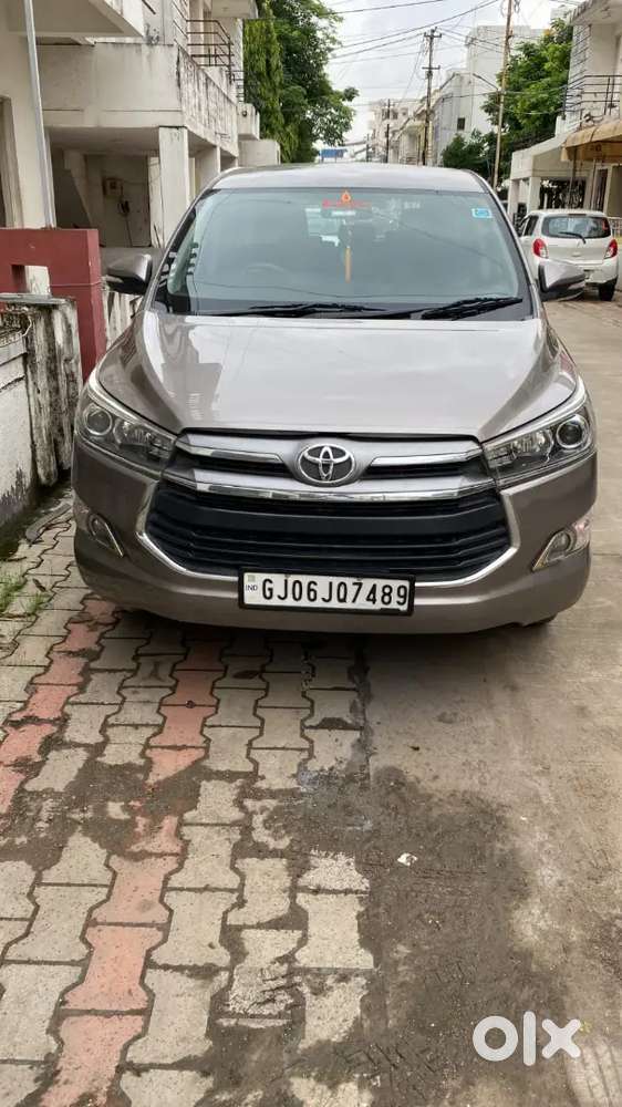 Toyota Innova Crysta 2.4 V 2016