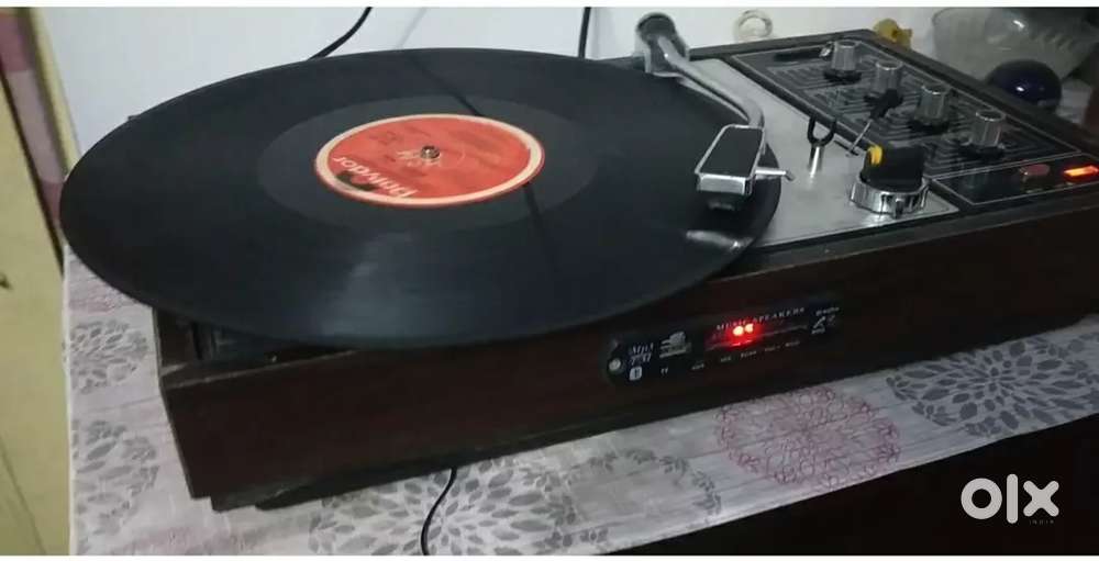 Philips record player model 932