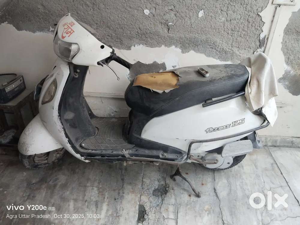 Access 125 model 2011 Scooters 1824940273