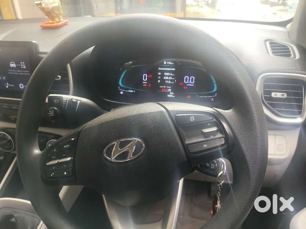 Hyundai Venue 2024 Petrol  10k Km  Single Owner  Showroom Condition