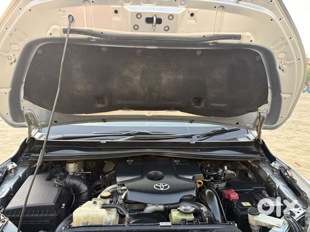 Toyota Innova Crysta 2.8 Zx At 7 Seater, 2016, Diesel