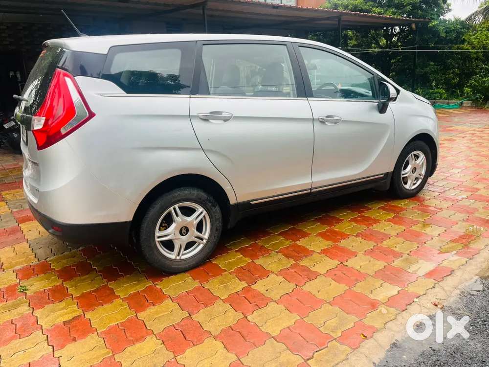 Mahindra Marazzo M6 2018