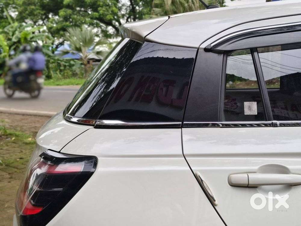 Maruti Suzuki Swift Vxi + Manual, 2025, Petrol