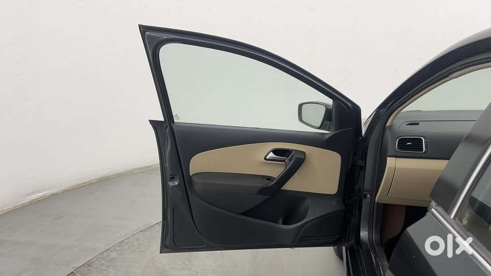 Volkswagen Polo Petrol Highline 1.2l, 2016, Petrol