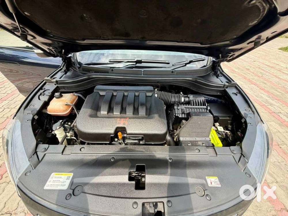 Mahindra Xuv700 Mx Petrol Mt 5 Str (e), 2024, Petrol