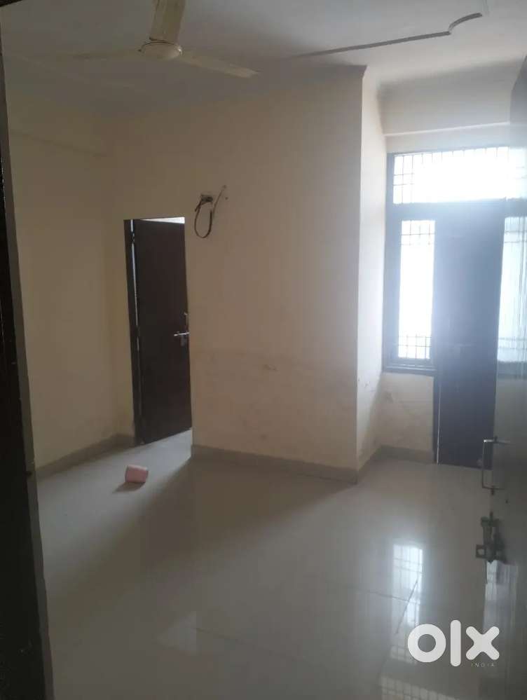 2 rooms available for bachelors (Sharing basis) in a 3 BHK apartment