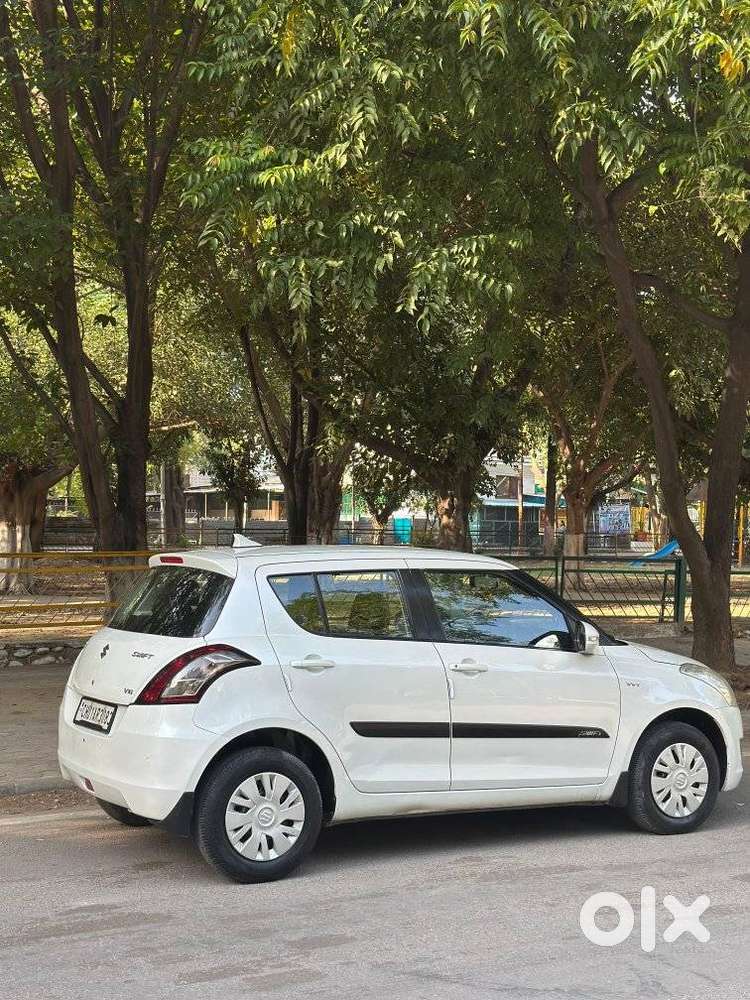 Maruti Suzuki Swift Vxi + Manual, 2013, Petrol