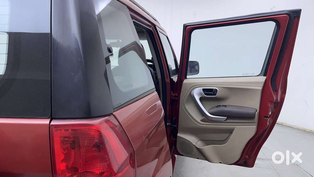 Mahindra Tuv 300 Mhawk100 T8 Dual Tone, 2016, Diesel