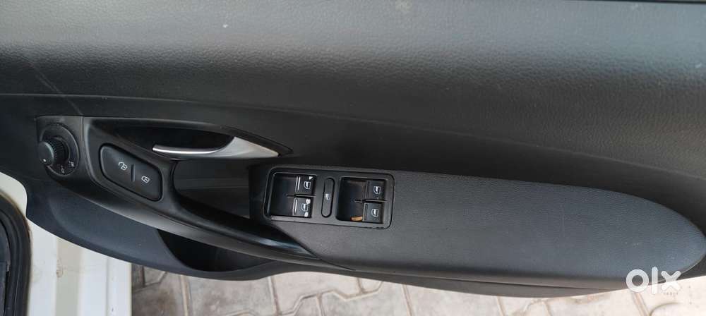 Volkswagen Polo Petrol Comfortline 1.2l, 2015, Petrol