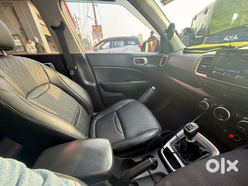 Hyundai Venue Petrol 2020, Registration Jk17