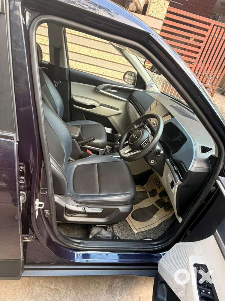 Kia Carens 2024 Petrol Well Maintained