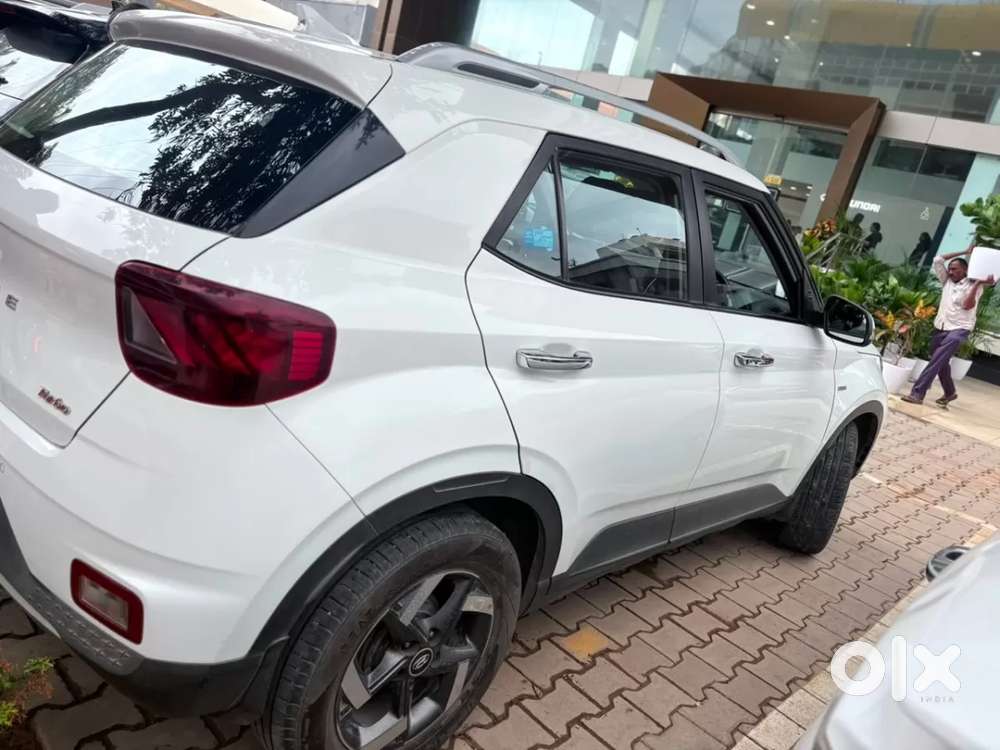 Hyundai Venue 1.0 SX (O) Turbo DCT Dual Tone, 2022, Petrol
