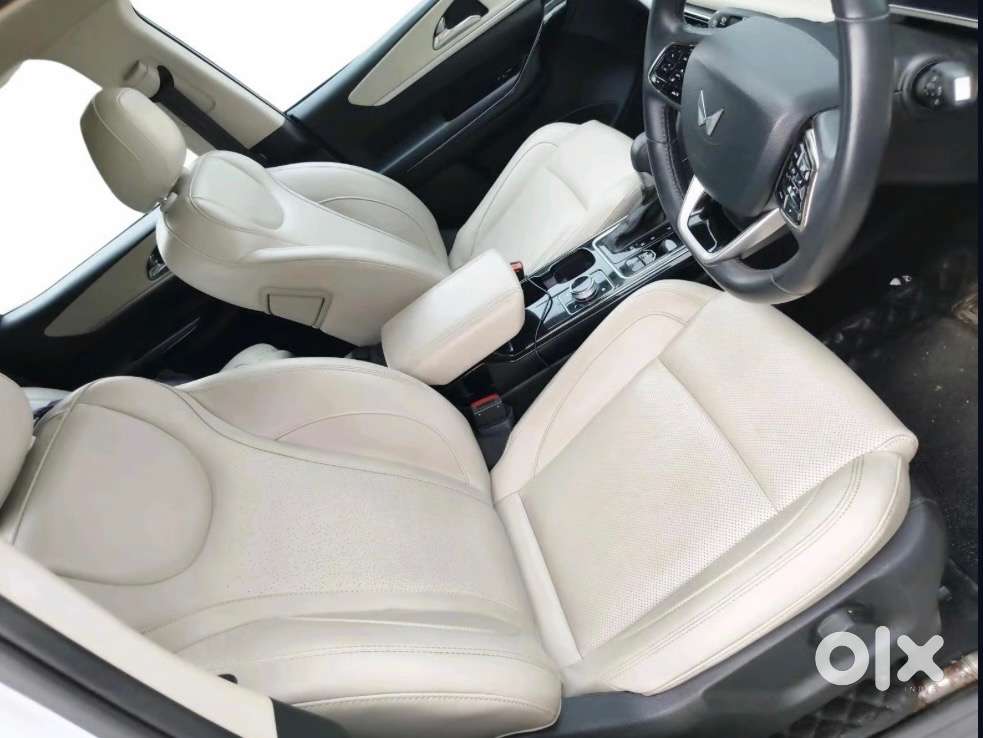 2024 Mahindra Xuv700 Ax7 2.2 Diesel Automatic  1st Owner  28,000 Km