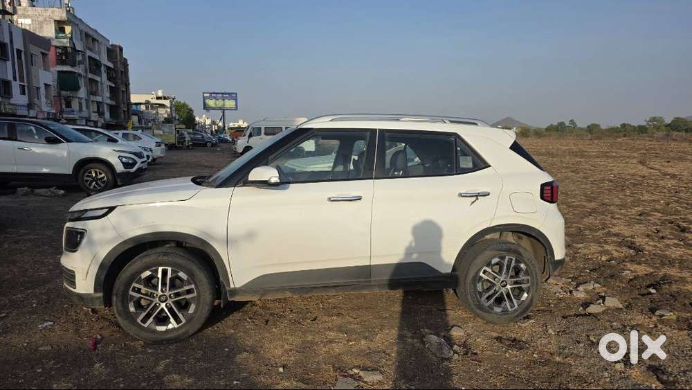Hyundai Venue 2022 Petrol Well Maintained