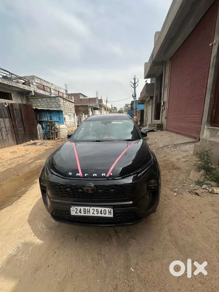 Tata Safari Dark 2024 Manual With Panaromic Sunroof