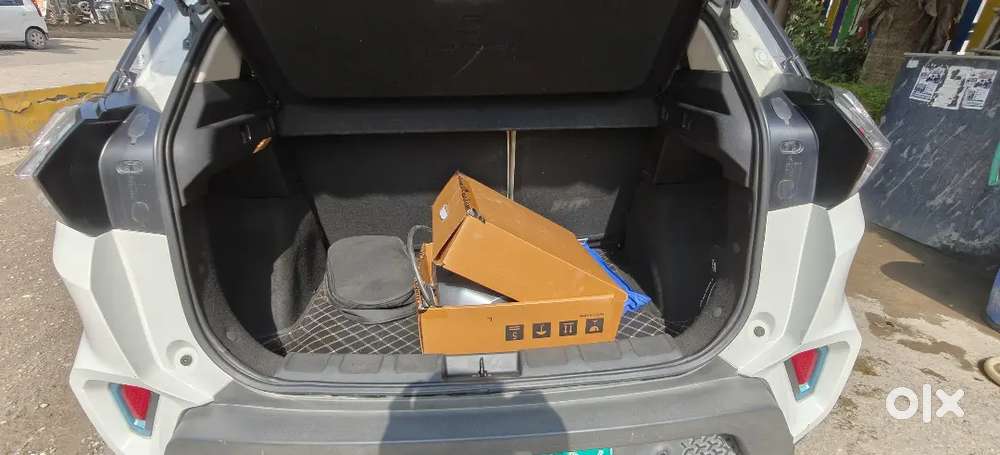Tata Nexon Ev Max Xz+ Lux With 7.2kw Fast Charger