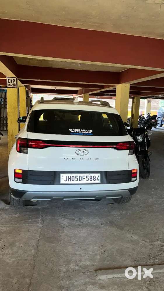 Hyundai Venue 2022 Petrol 25000 Km Driven