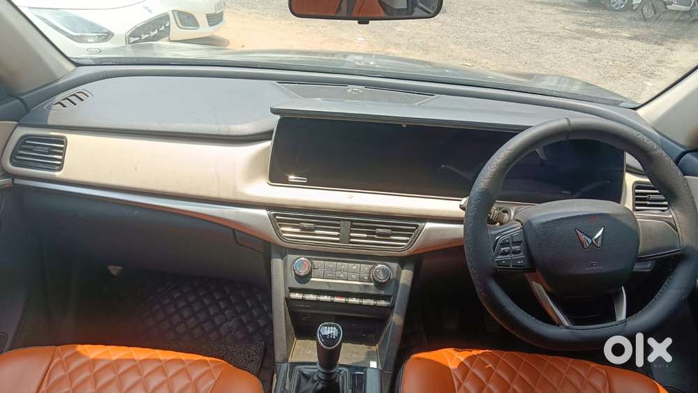 Mahindra Xuv700 2.2 Mx Diesel Mt 5 Str, 2023, Diesel