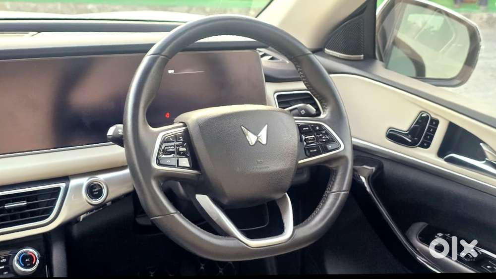 Mahindra Xuv700 2.2 Ax 7 Diesel At Luxury Pack Str, 2022, Diesel