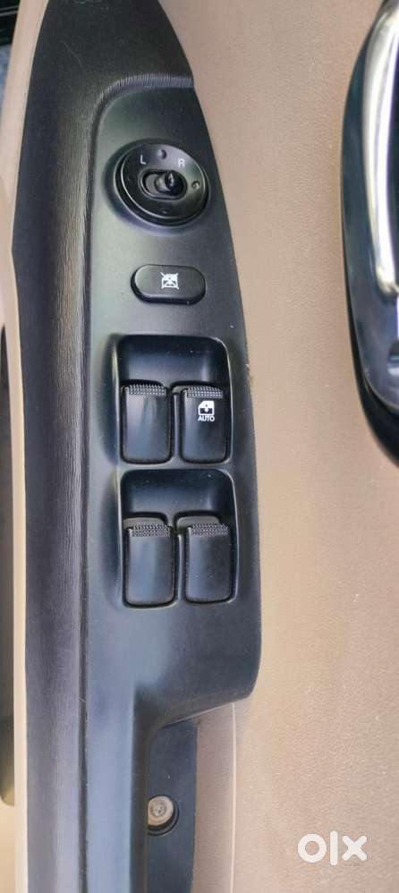 Hyundai I10 Asta Sunroof At, 2011, Petrol