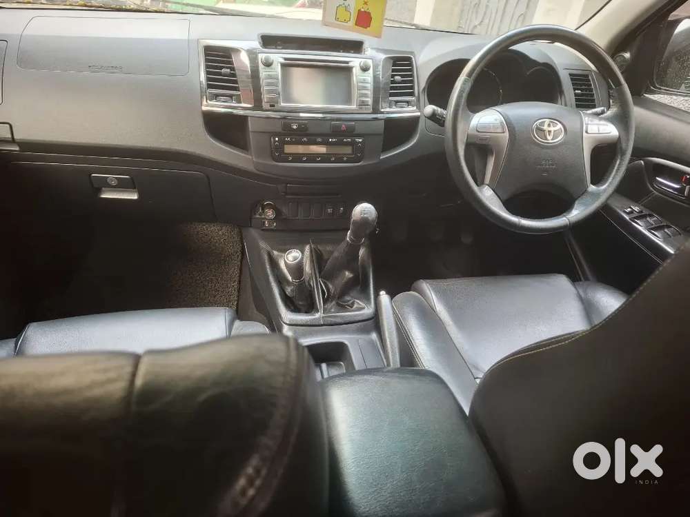 Toyota Fortuner 2015 Diesel 121560 Km Driven, Complete Showroom Track
