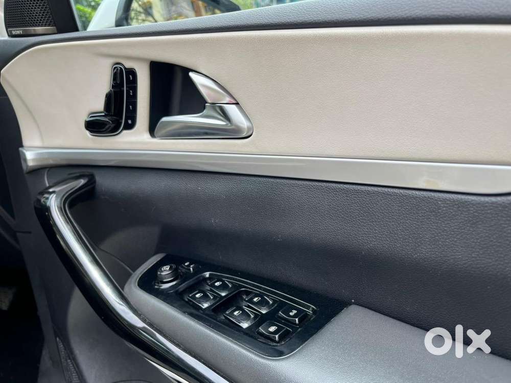 Mahindra Xuv700 Ax7l At 7 Seater Bs-vi Car With Adas