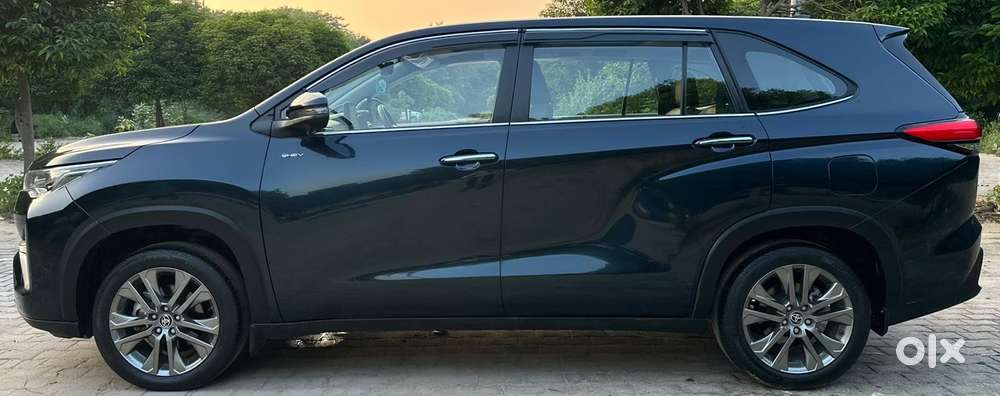 Toyota Innova Hycross 2.0 Zx Hybrid 7 Str, 2025, Petrol