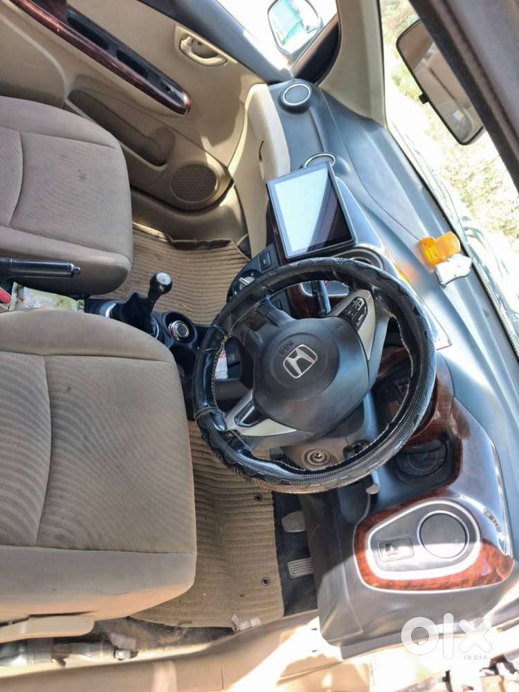 Honda Mobilio Model: 2015 (top Variant - V)