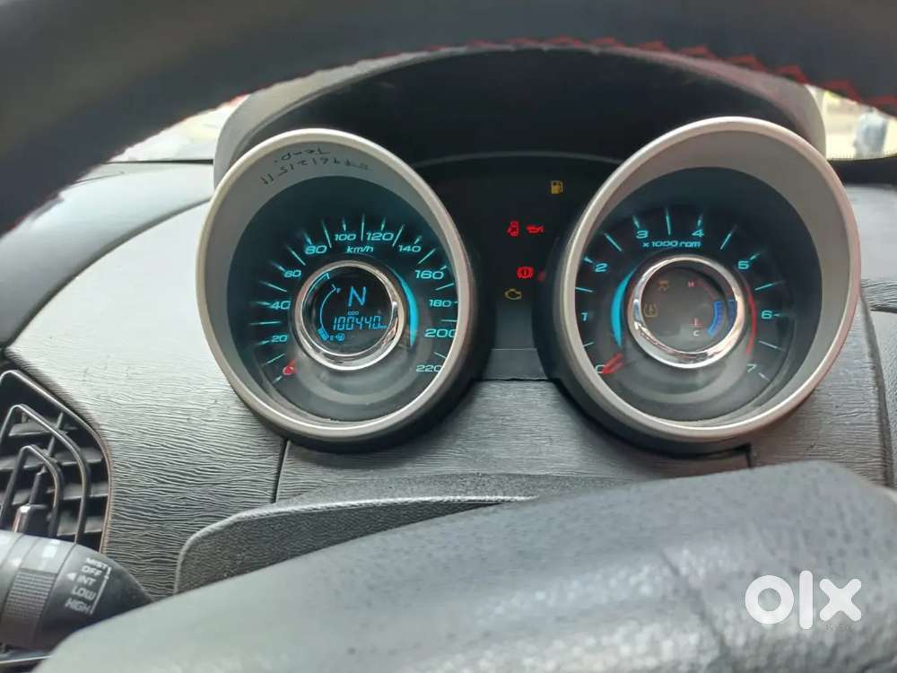 Mahindra Xuv500 W10 2017