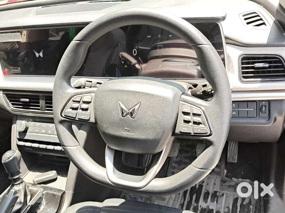 Mahindra Xuv700 2.2 Ax 5 Diesel At 7 Str, 2024, Diesel