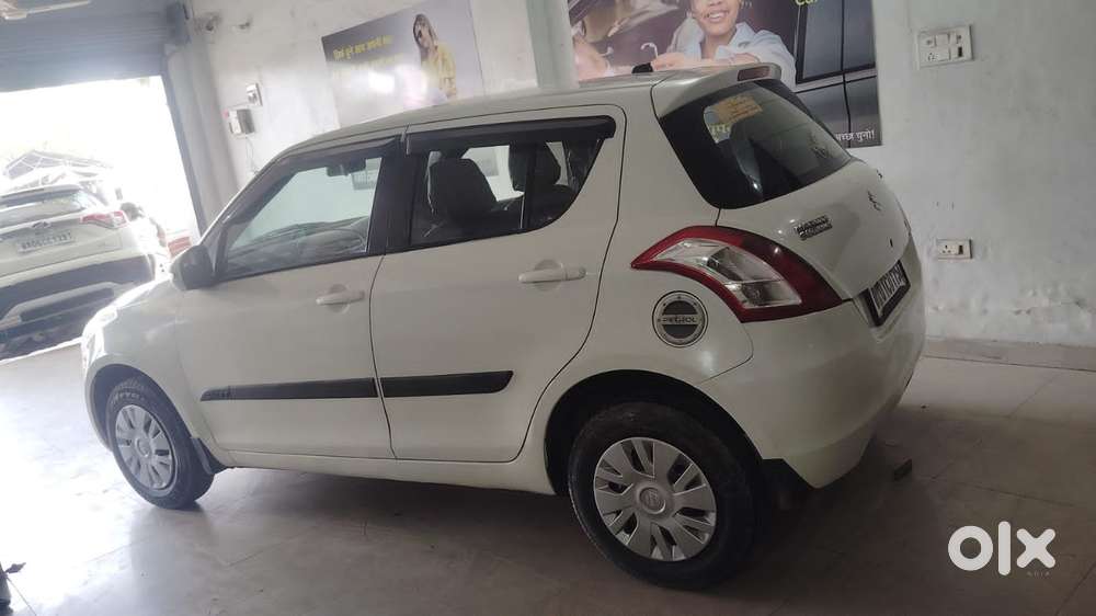 Maruti Suzuki Swift Vxi 1.2 Abs Bs-iv, 2014, Petrol