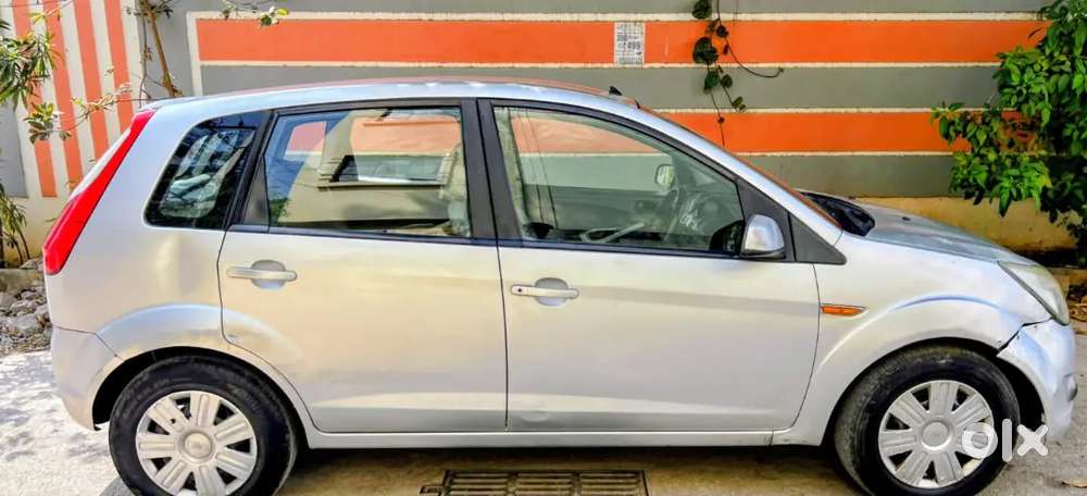 Ford Figo 2010 Silver Well Maintained
