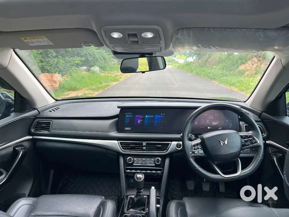 Mahindra Xuv700 Ax7 2025