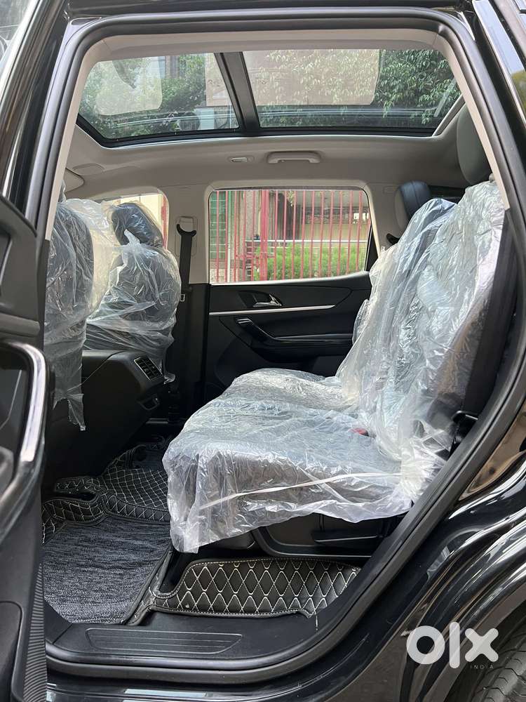 Mahindra Xuv700 2.2 Ax 7 Diesel At Luxury Pack Str, 2025, Petrol