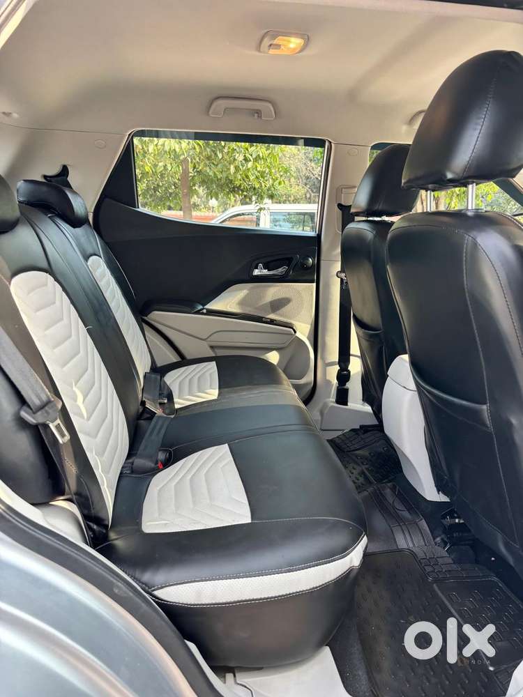 Mahindra Xuv300 W8, 2022, Petrol