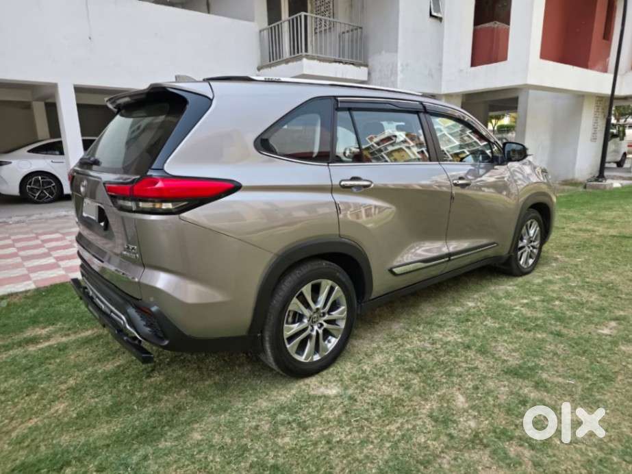 Toyota Innova Hycross 2.0 Zx (o) Hybrid 7 Str, 2023, Petrol