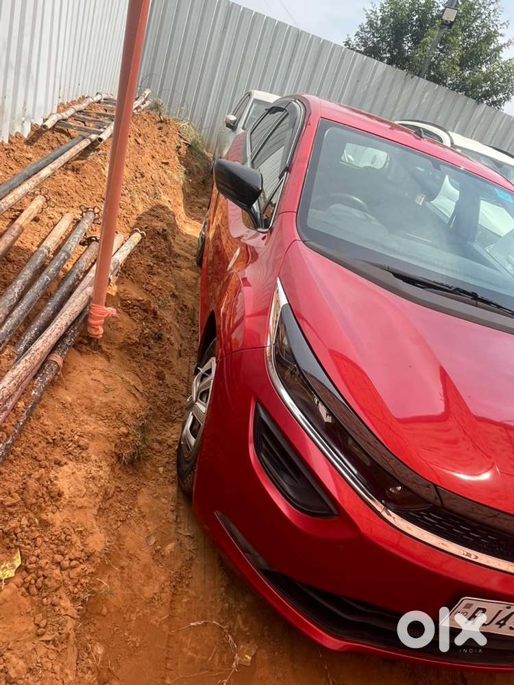 Tata Altroz Xe Petrol 2020