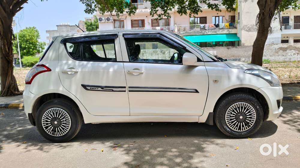 Maruti Suzuki Swift Lxi Option, 2017, Cng & Hybrids