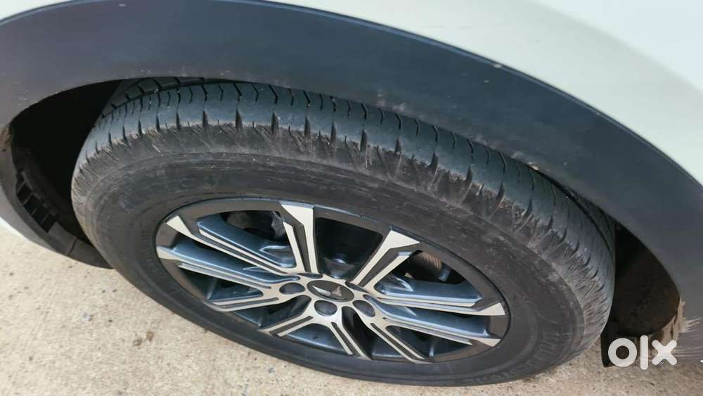 Mahindra Xuv700 2.2 Ax 7 Diesel Mt Luxury Pack Str, 2023, Diesel