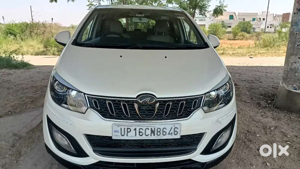 Mahindra Marazzo White M 8 Top Model