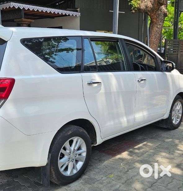 Toyota Innova Crysta 2.4 G Plus Mt 8 Str, 2022, Diesel