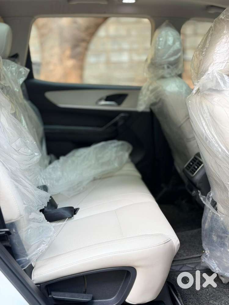 Mahindra Xuv700 2.2 Ax 7 Diesel At Luxury Pack Str, 2023, Diesel