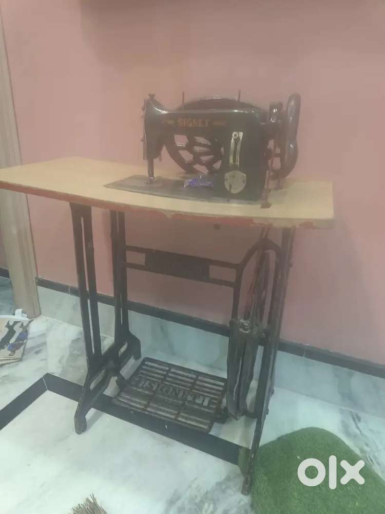 सिलाई machine और बर्तन stand
